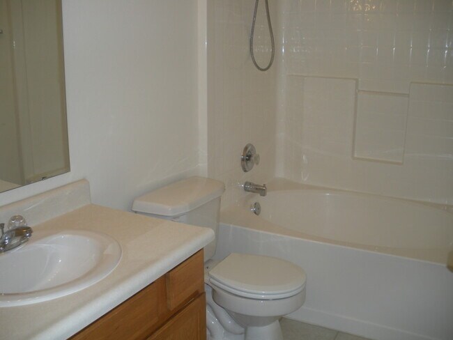 Foto del edificio - Avon - 3 BR home with main floor master