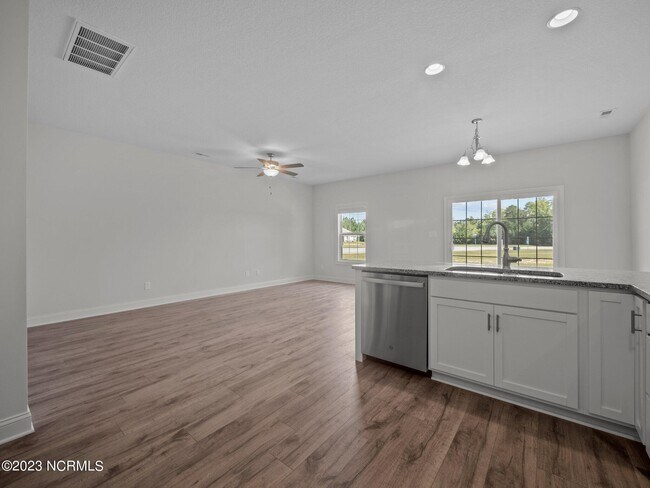Foto del edificio - 227 Verrazzano Ln