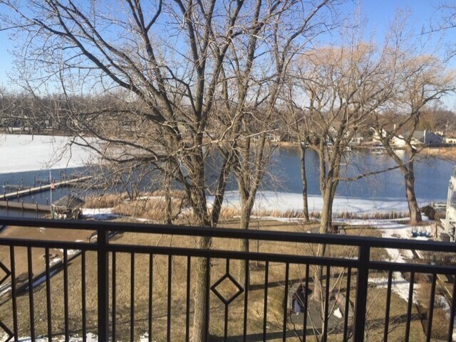 Foto del edificio - 728 N Diamond Lake Rd