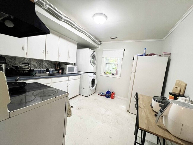 Building Photo - 158 Empire Ave