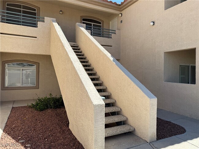 Foto del edificio - 5415 W Harmon Ave