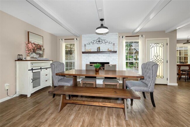 Foto del edificio - 676 Ravensworth Dr