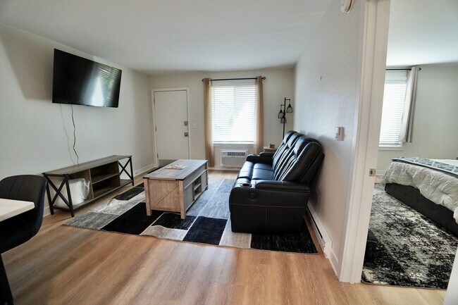 Foto del edificio - Green Hills Condo Living!