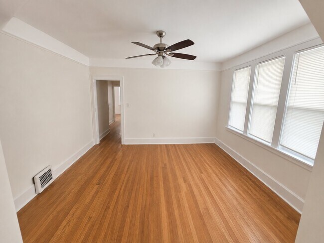 Foto del edificio - 2667-2669 W Grand St