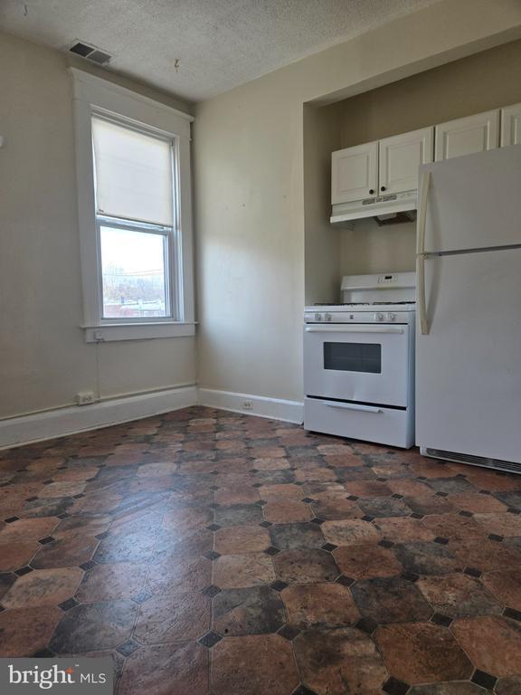 Foto del edificio - 1331 W 41st St