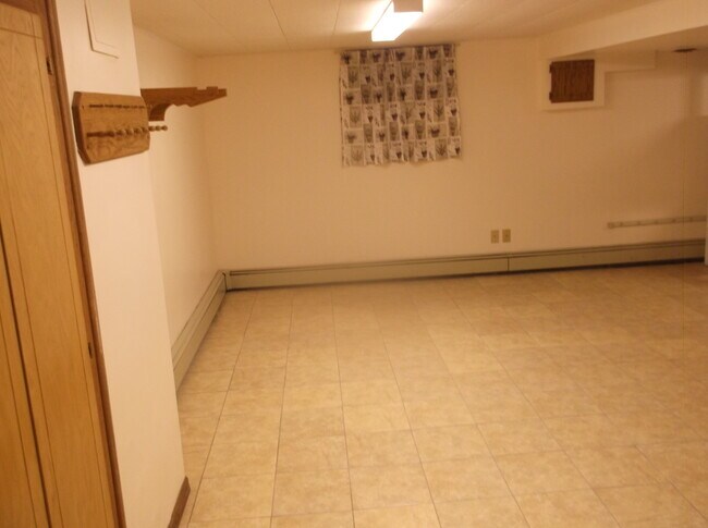 Building Photo - 520 Ringland Rd