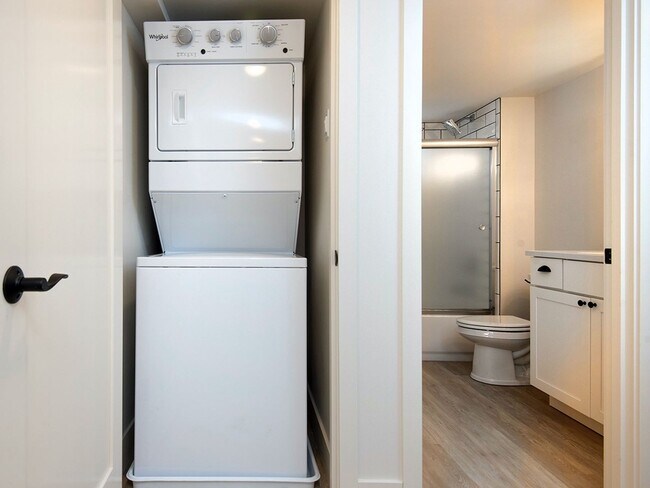 Foto del edificio - New Duplex in Loyal Heights