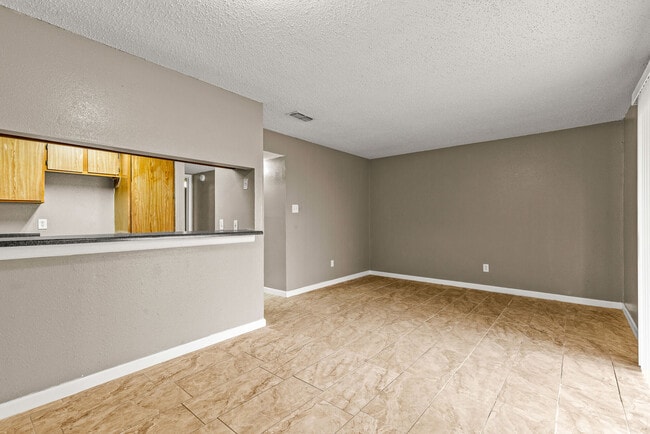 Foto del edificio - Towne East Village Apartment Homes