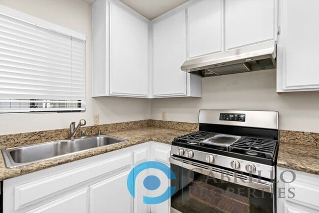 Building Photo - 629 Bonair Way