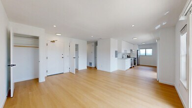 Building Photo - 2037 Castro St