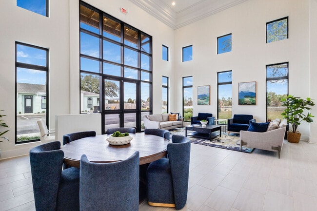 Building Photo - Lakewood Villas