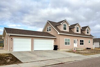 Building Photo - 6392 Squash Blossom Rd