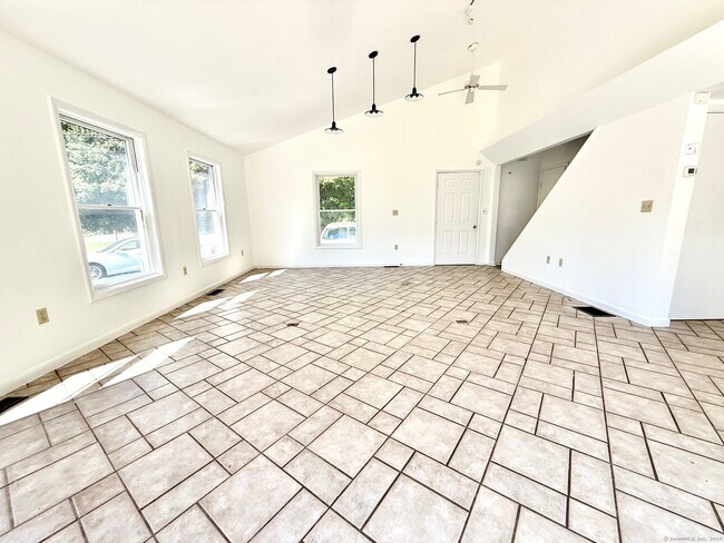 Building Photo - 151 Bailey Ave