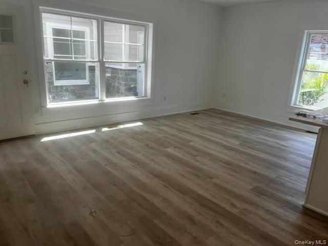 Building Photo - 700 W Montauk Hwy