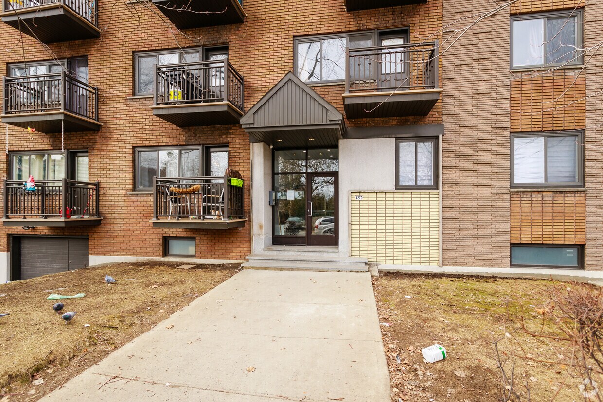 Building Photo - 4270 Av Kindersley
