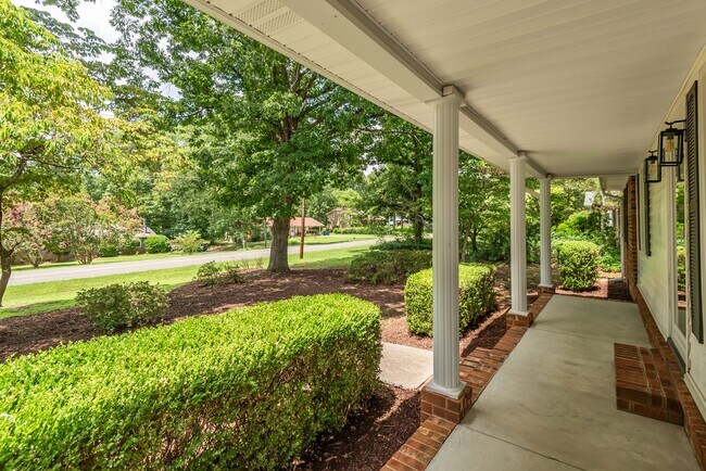 Building Photo - 4 BR Mid-Centruy Modern on .51 Acre Lot!  ...