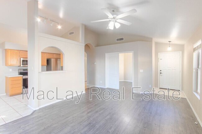 Photo - 213 W Caroline Ln House