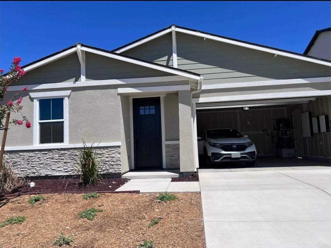 Foto principal - 402 Broadstone Ct