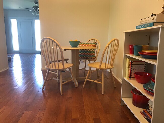 Dining Area - 1410 N Dominion Ave