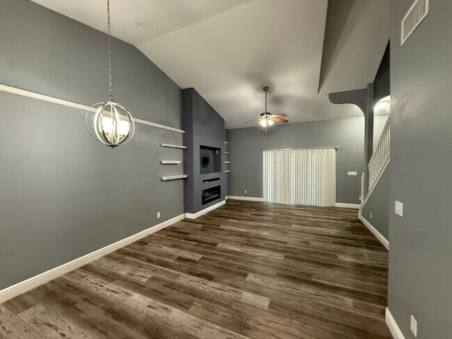 Foto del edificio - 8927 Courtyard Ln