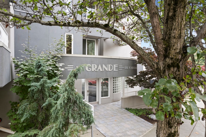 Photo - 601 W Mercer PL