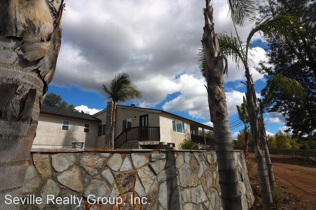 Building Photo - 3 br, 2.5 bath House - 2040 Dehesa Rd