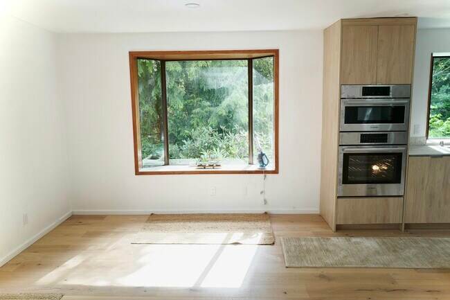 Building Photo - 2440 140th Avenue Northeast, Unit 9