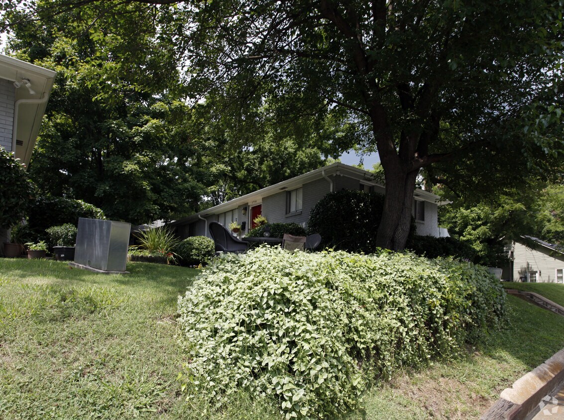 Building Photo - 2906 Burch Ave