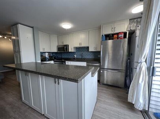 Foto del edificio - Available now | A Unfurnished 2 Bedroom, 1 Bath Apartment with 1 Assigned parking in Alexander To...