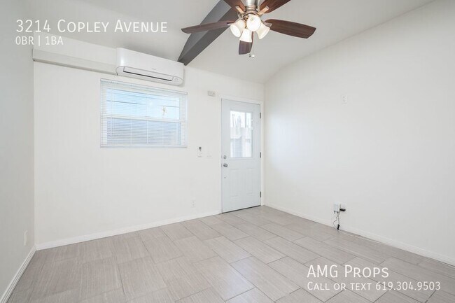 Building Photo - Adorable studio apartment available NOW in...