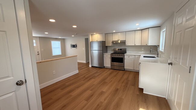 Building Photo - 193 Sidney Rd