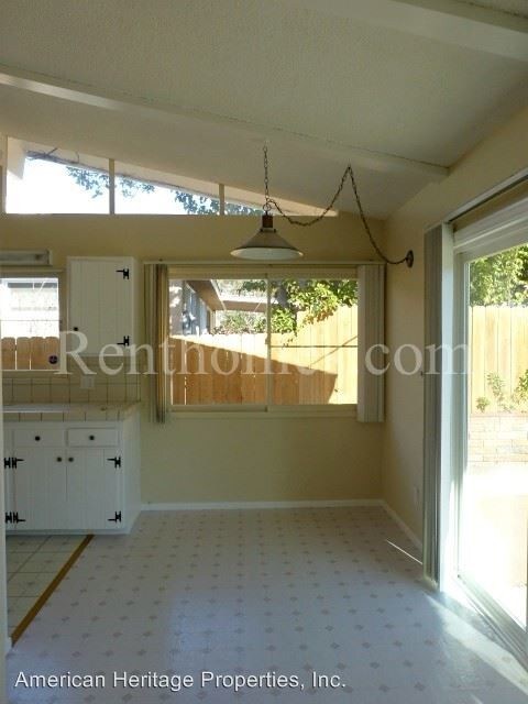 Building Photo - 7063 Galewood St
