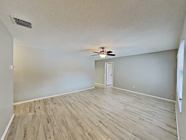 Building Photo - 885 Great Bend Rd