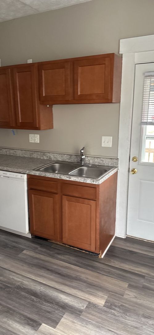 Foto del edificio - **Deposit Special $500** 526 Brandt 3BR/1B...