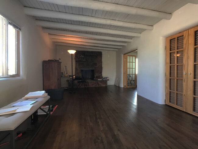 Building Photo - 513 La Joya St