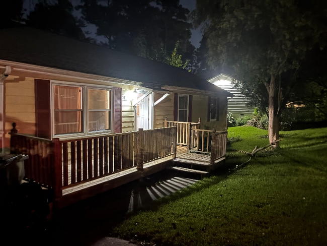 Building Photo - 3 Greywood Dr