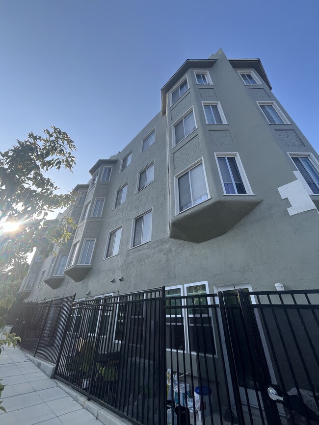 Foto del edificio - 3201 Beaumont Ave.