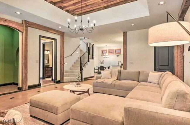 Foto del edificio - 3 br, 3 bath House - 2543 E Ottawa St