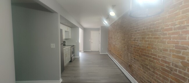 3 - 79 Lander St