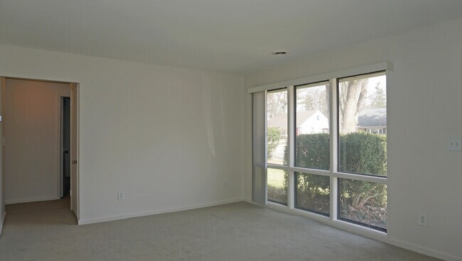 Foto del edificio - 2364 Pinecrest Ave