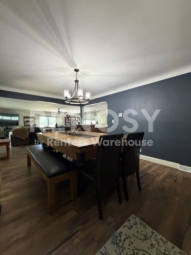Building Photo - 4 Bedroom 2 Bath Single Family Home in Circle Pines