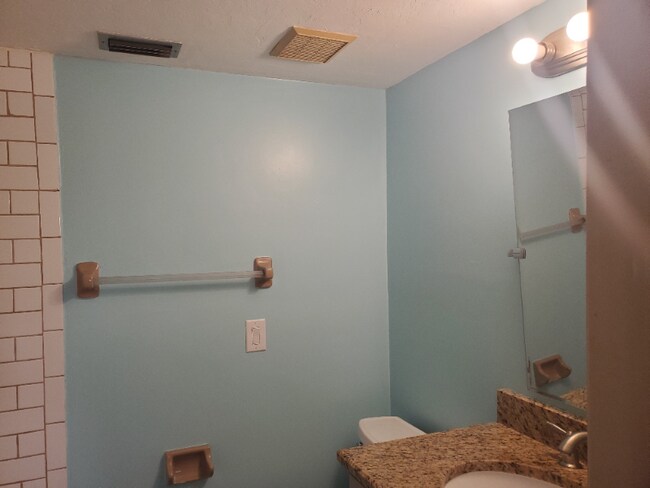Foto del edificio - 22523 Westchester Blvd