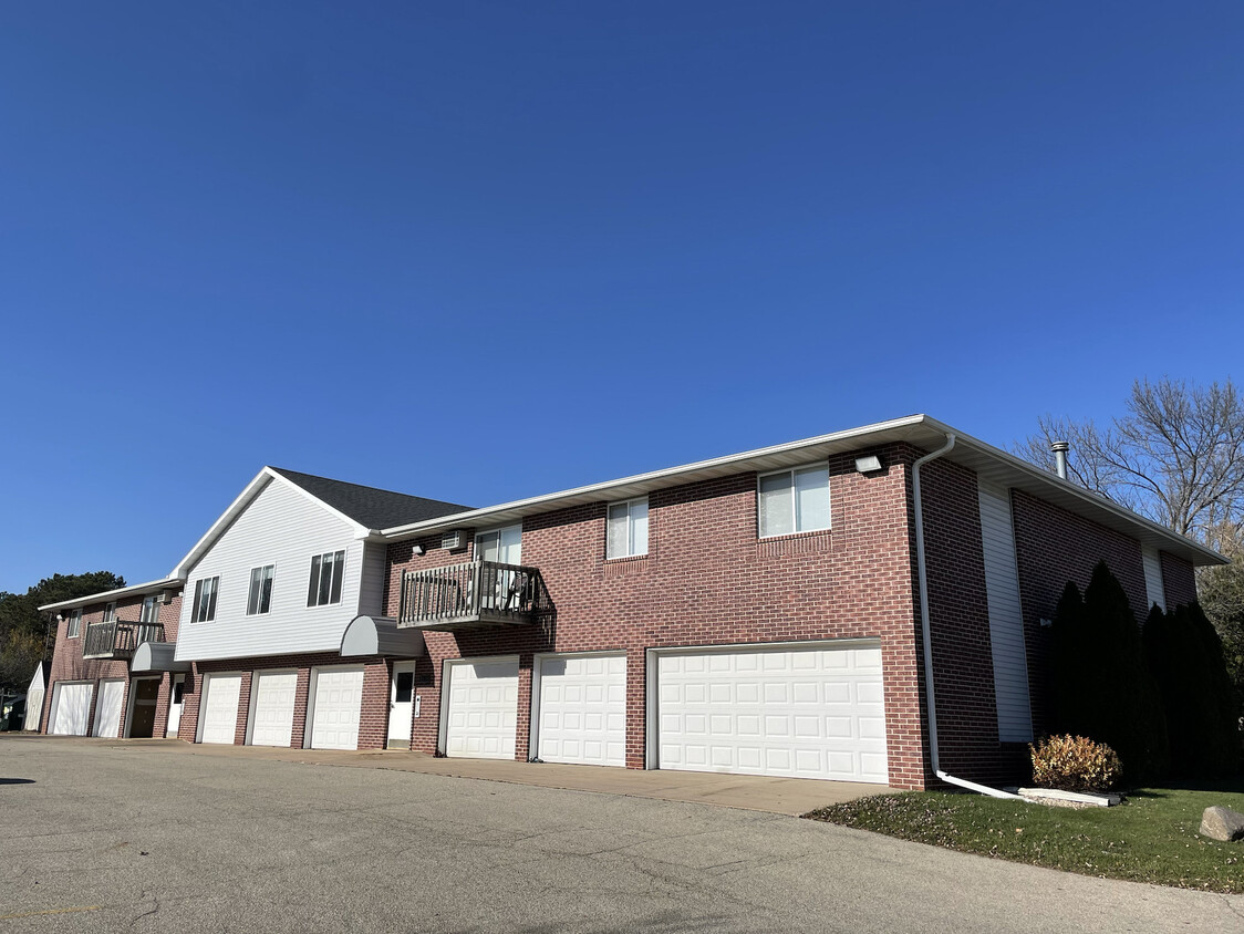 Primary Photo - Stoneridge Apartments