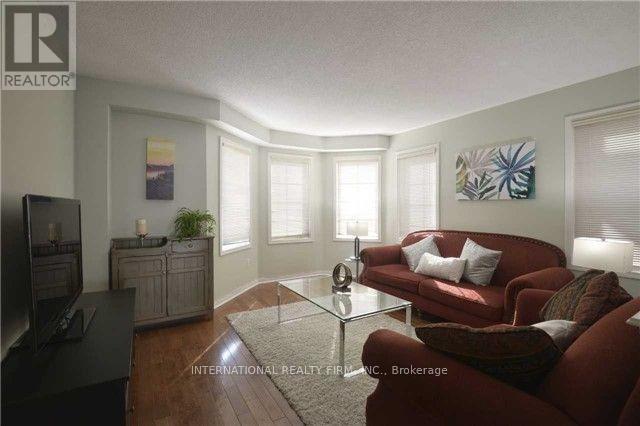 Photo du bâtiment - 3259 High Springs Crescent