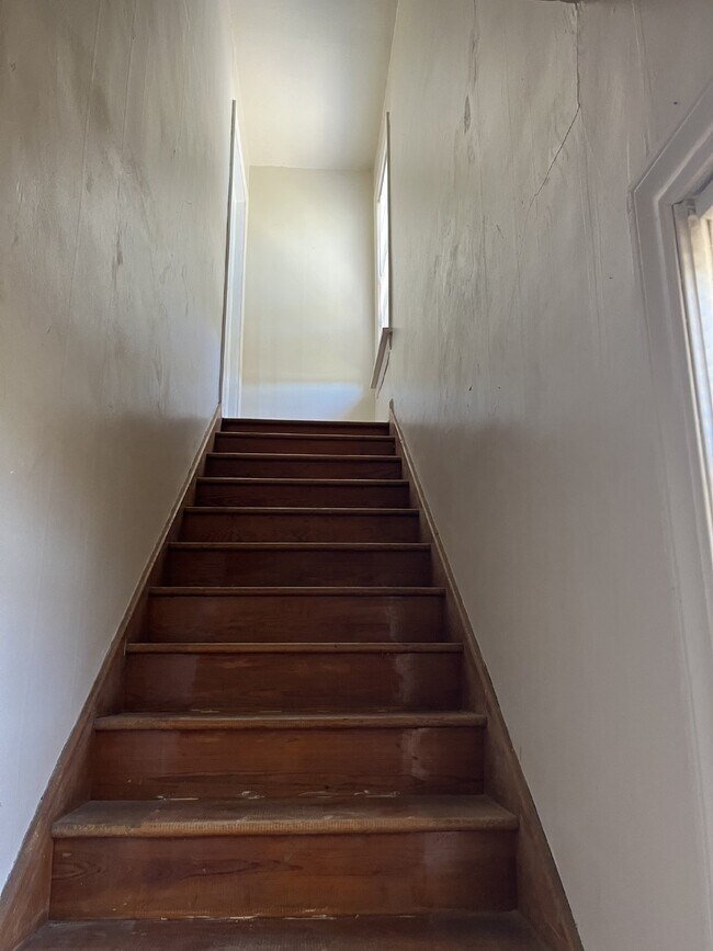 Building Photo - "Charming 2-Bedroom unit in Prime Oklahoma...