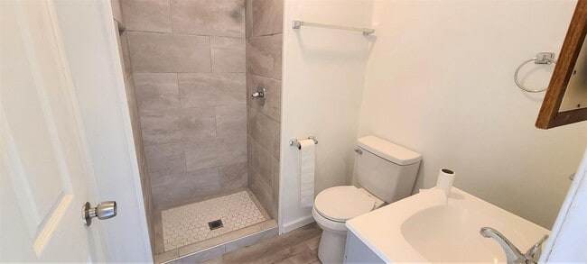 Building Photo - 4 bed 2 bath home in Church Hill