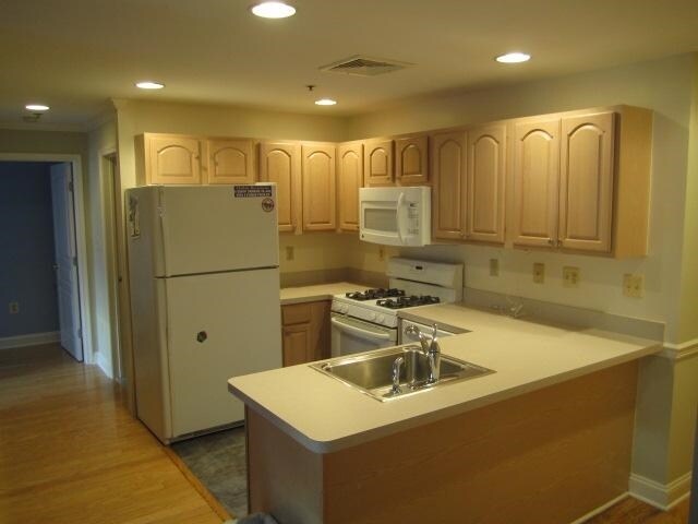 Primary Photo - 711 Clinton St