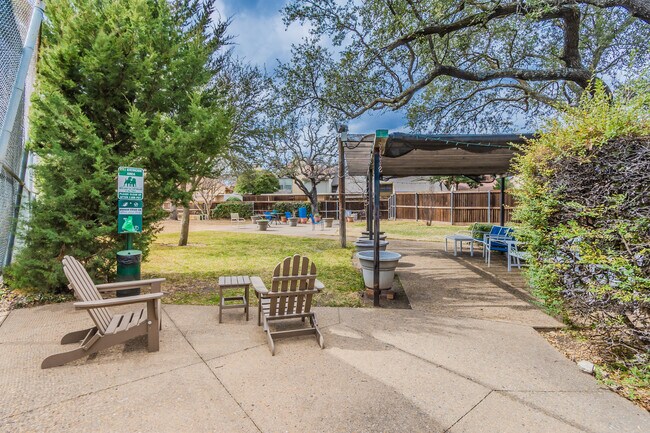 Foto del edificio - 9145 Emberglow Ln