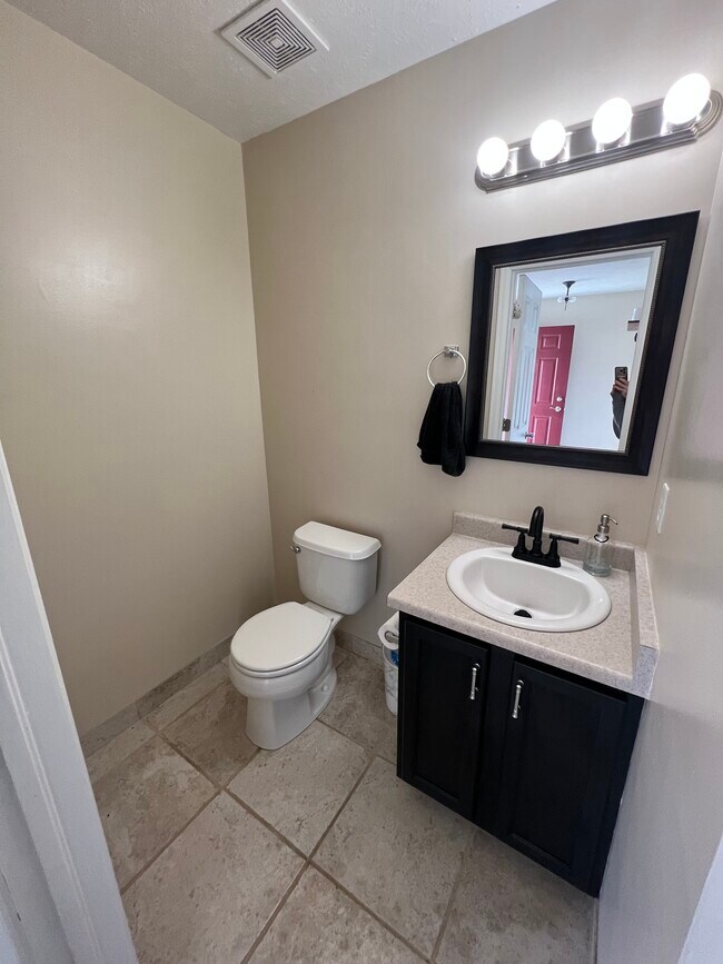 Building Photo - 2733 Bastion Dr