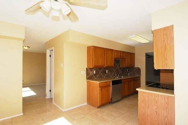 Building Photo - 3151 Kinkaid Dr